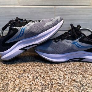 Saucony Men's Gray Running Shoes with Black and Blue Accents